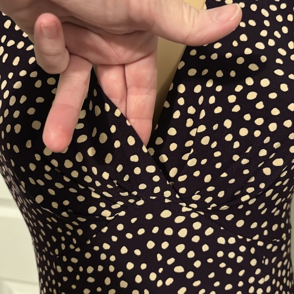 CHAPS Dress V neck stretch purple and beige polka dots size small - Picture 3 of 8